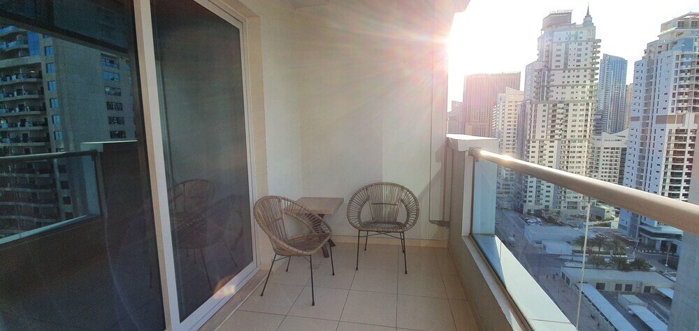 Дубай: 2 Bedrooms Apartment in Marina Diamond 4