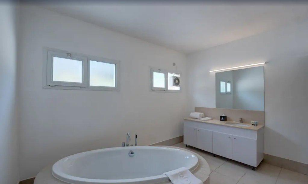 J5 Four Bedroom Villa in Al Wasl For Family Stay Only — фото 2