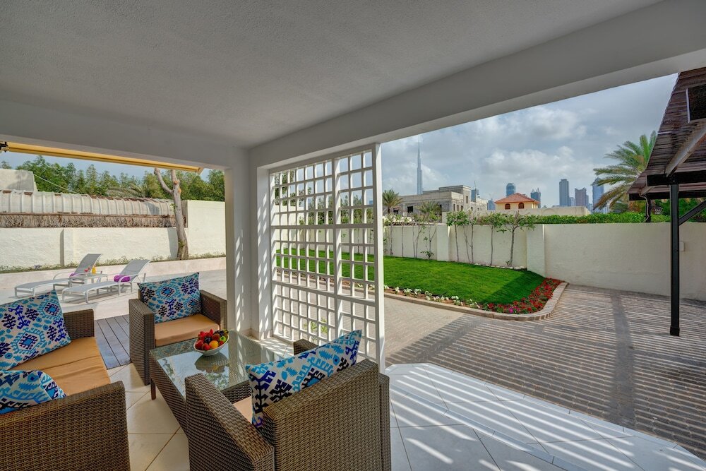 Дубай: J5 Four Bedroom Villa in Al Wasl For Family Stay Only