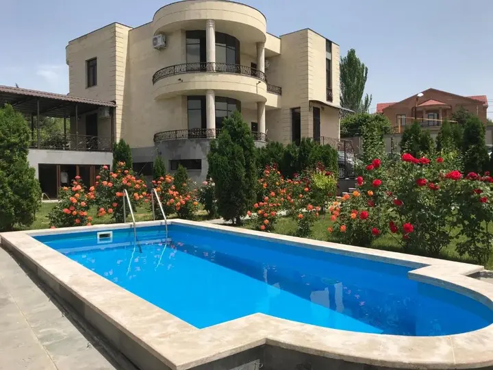 Ереван: White Luxury Villa With Swimming Pool In City Center