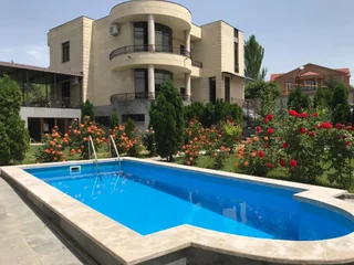 Ереван: White Luxury Villa With Swimming Pool In City Center