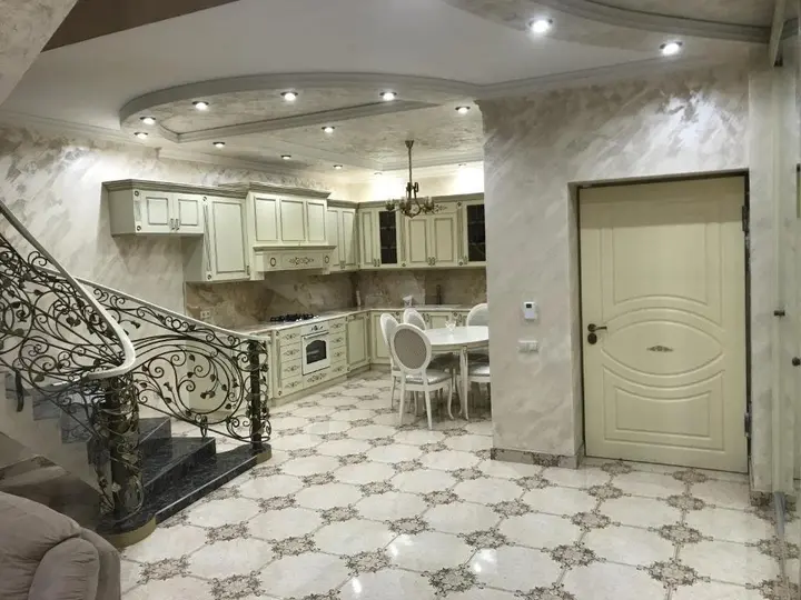 Ереван: White Luxury Villa With Swimming Pool In City Center