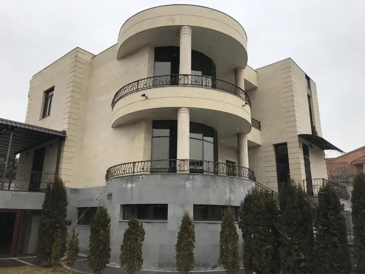 Ереван: White Luxury Villa With Swimming Pool In City Center