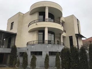 Ереван: White Luxury Villa With Swimming Pool In City Center
