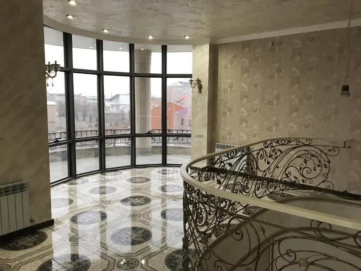Ереван: White Luxury Villa With Swimming Pool In City Center
