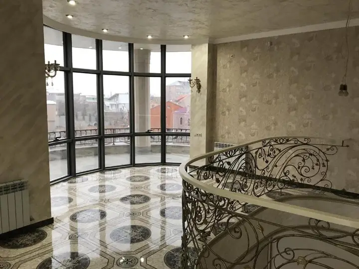 White Luxury Villa With Swimming Pool In City Center — фото 5