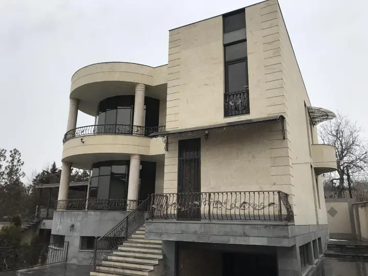 Ереван: White Luxury Villa With Swimming Pool In City Center