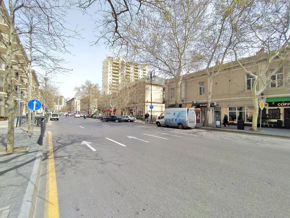 Баку: Two bedroom apartment near Nizami street
