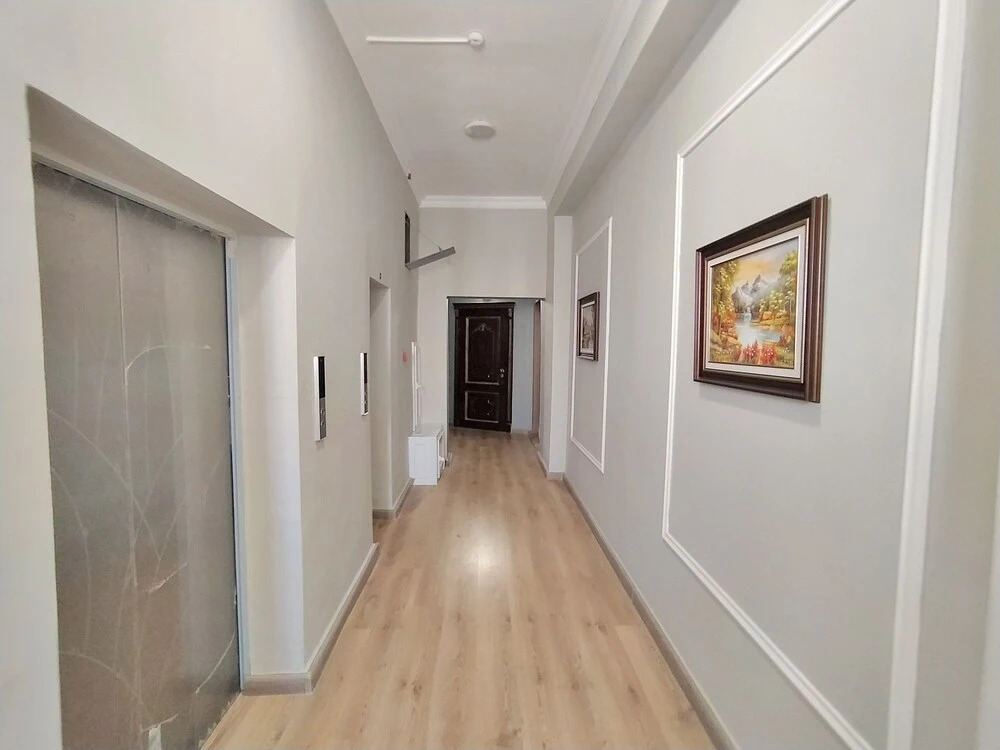 Баку: Two bedroom apartment near Nizami street