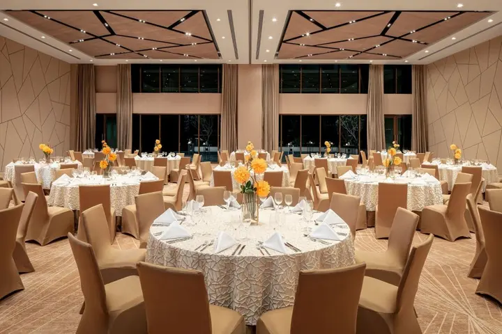 Дубай: DoubleTree by Hilton Dubai M Square Hotel & Residence