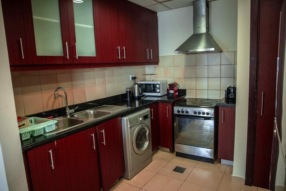Дубай: Pelicanstay Seaview Suites in JBR Walk