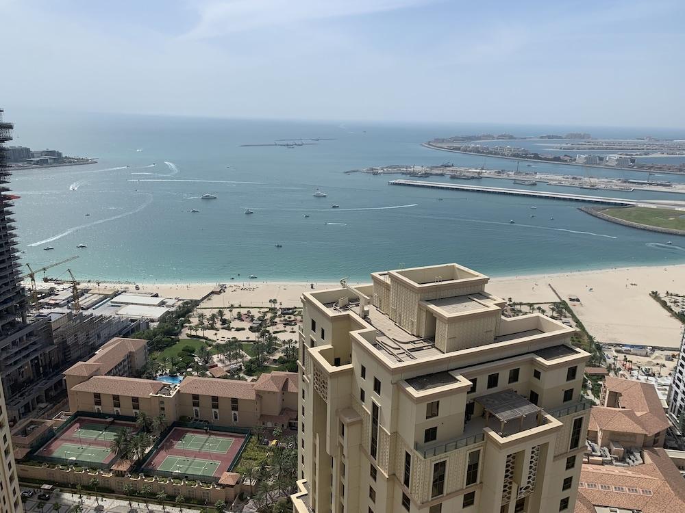 Дубай: Pelicanstay Seaview Suites in JBR Walk