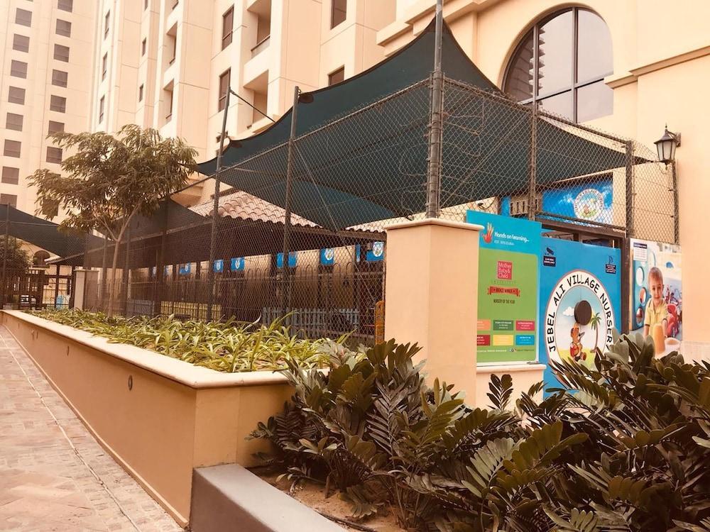 Дубай: Pelicanstay Seaview Suites in JBR Walk