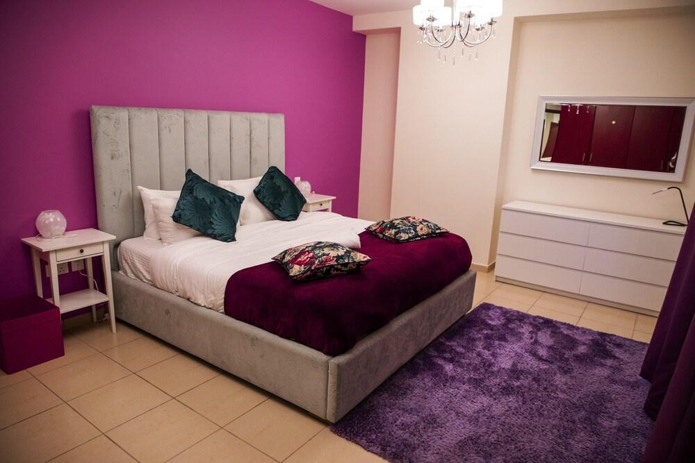 Дубай: Pelicanstay Seaview Suites in JBR Walk