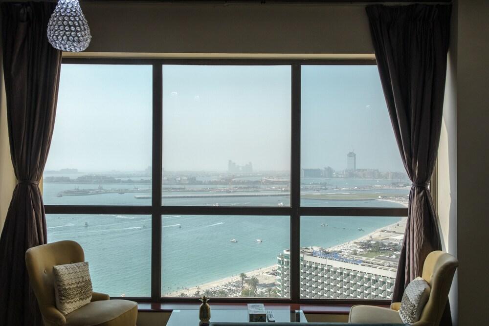Дубай: Pelicanstay Seaview Suites in JBR Walk