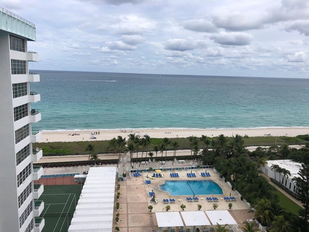 Дубай: Pelicanstay Seaview Suites in JBR Walk
