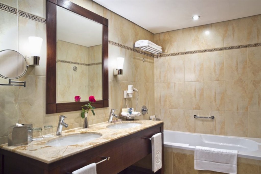Абу-Даби: Отель Khalidiya Palace Rayhaan by Rotana 