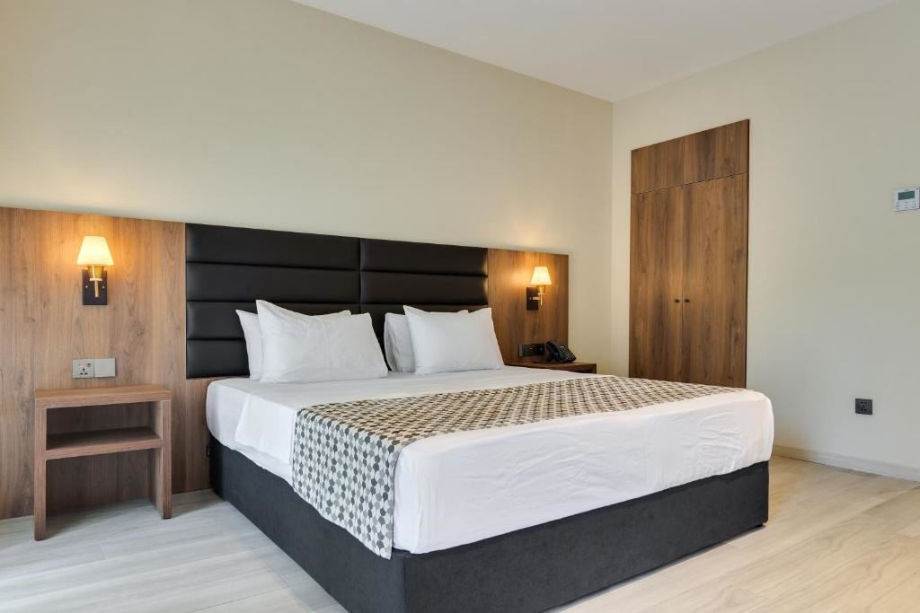Тбилиси: Отель Eleven Inn Tbilisi