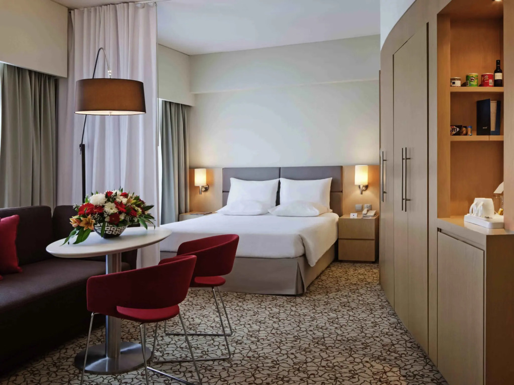 Дубай: Отель Novotel Suites Mall Avenue Dubai