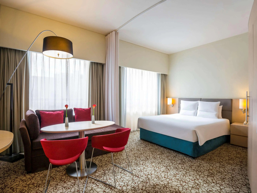 Дубай: Отель Novotel Suites Mall Avenue Dubai