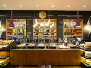 Дубай: Отель Novotel Suites Mall Avenue Dubai