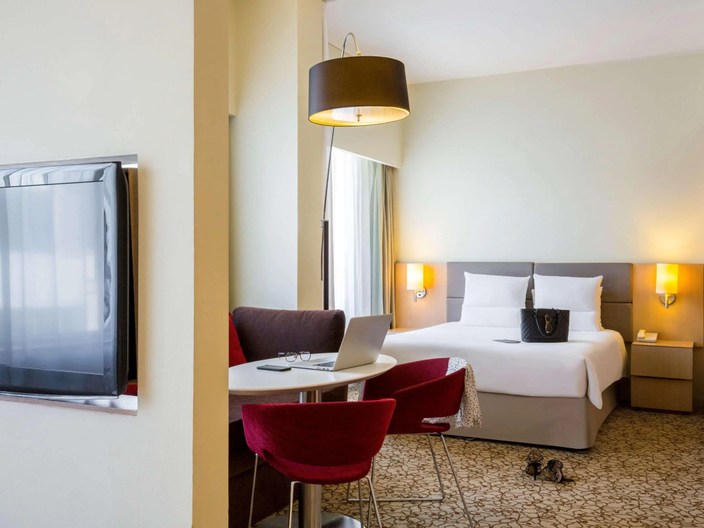 Дубай: Отель Novotel Suites Mall Avenue Dubai