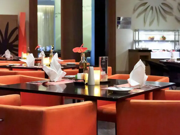 Дубай: Отель Novotel Suites Mall Avenue Dubai