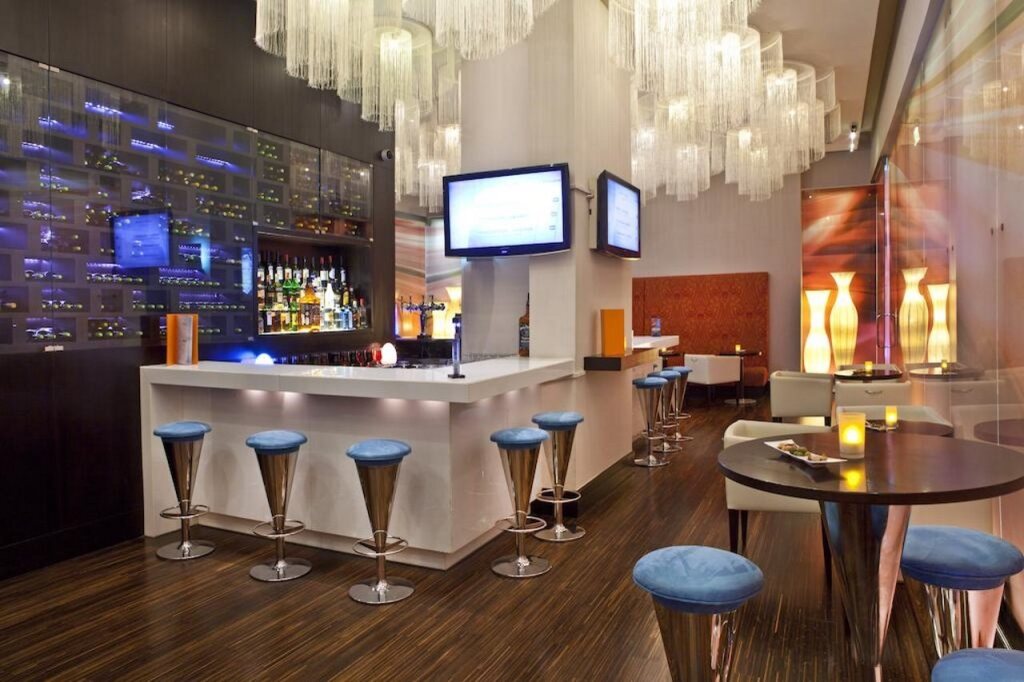 Дубай: Отель Novotel Suites Mall Avenue Dubai