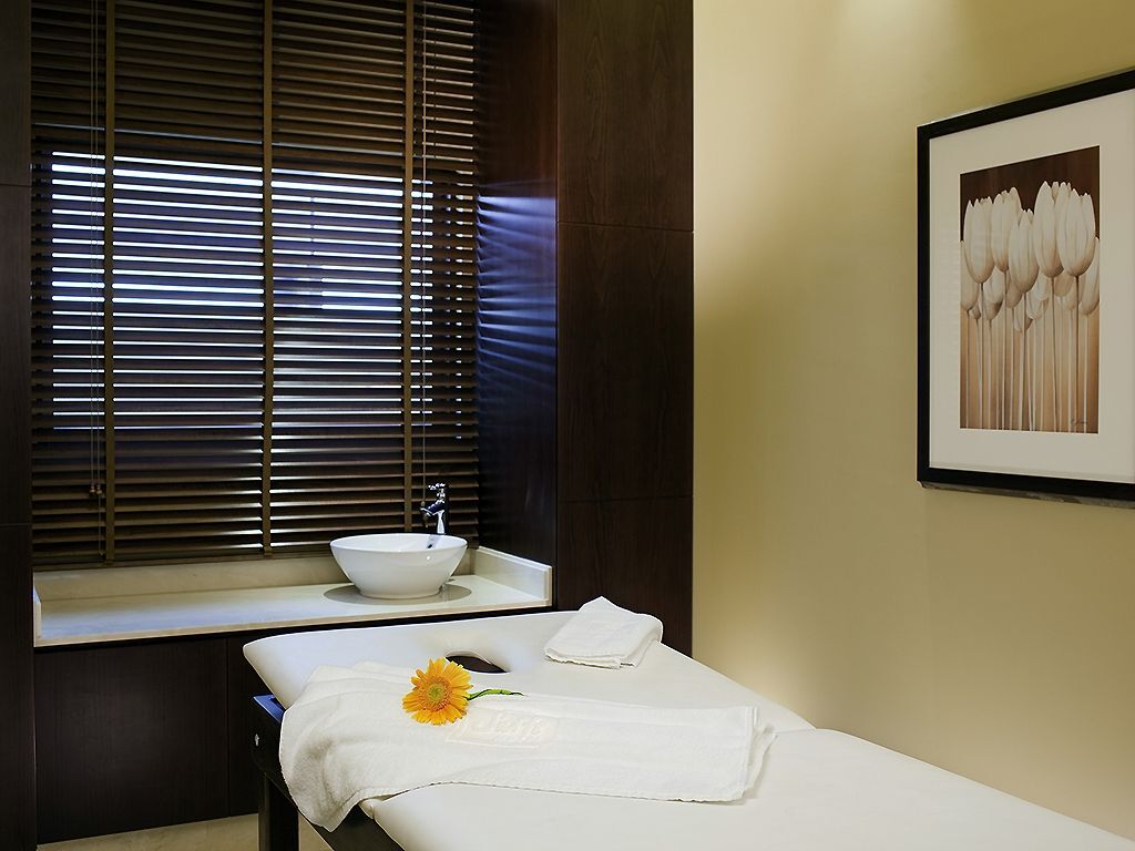 Дубай: Отель Novotel Suites Mall Avenue Dubai
