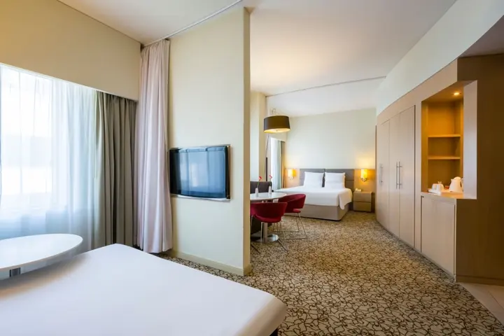 Дубай: Отель Novotel Suites Mall Avenue Dubai