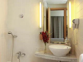 Дубай: Отель Novotel Suites Mall Avenue Dubai