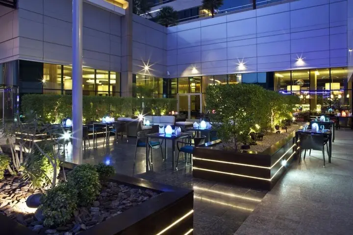 Дубай: Отель Novotel Suites Mall Avenue Dubai