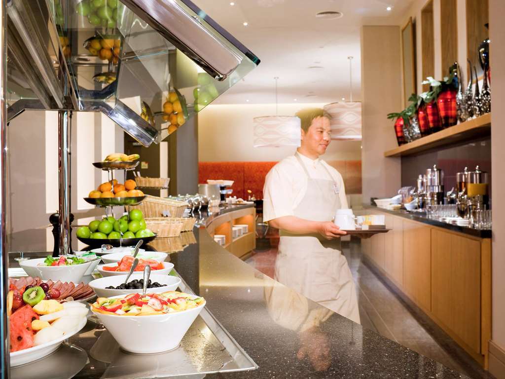 Дубай: Отель Novotel Suites Mall Avenue Dubai