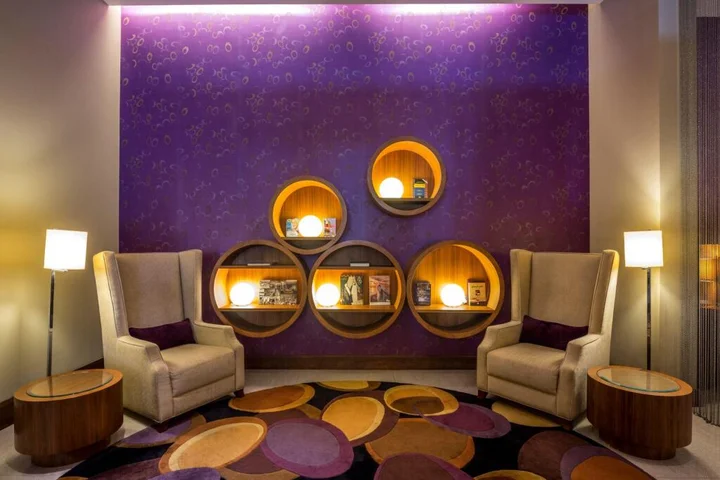 Дубай: Отель Novotel Suites Mall Avenue Dubai