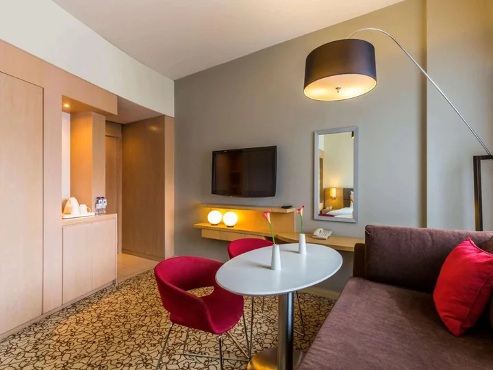 Дубай: Отель Novotel Suites Mall Avenue Dubai
