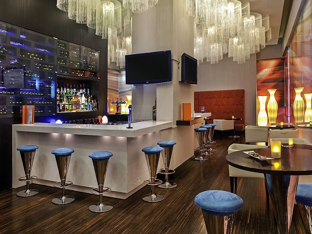 Дубай: Отель Novotel Suites Mall Avenue Dubai