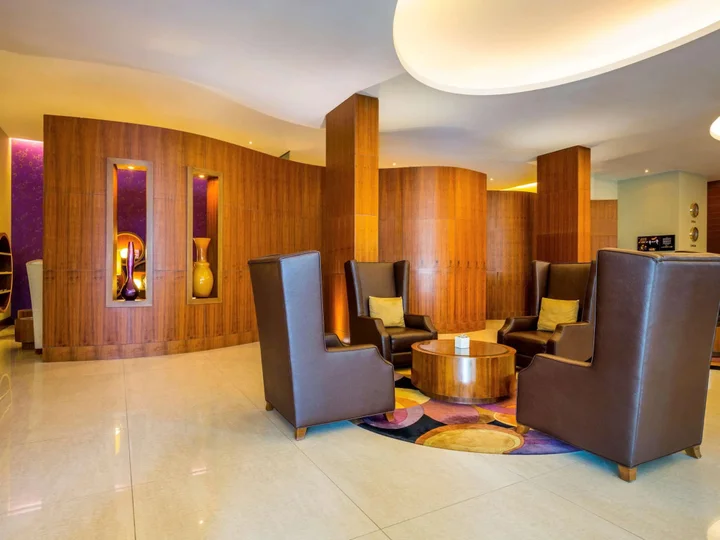 Дубай: Отель Novotel Suites Mall Avenue Dubai
