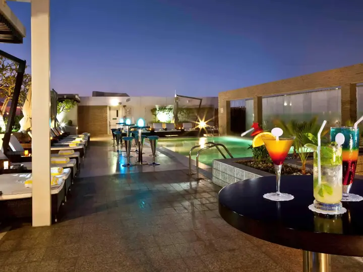 Дубай: Отель Novotel Suites Mall Avenue Dubai