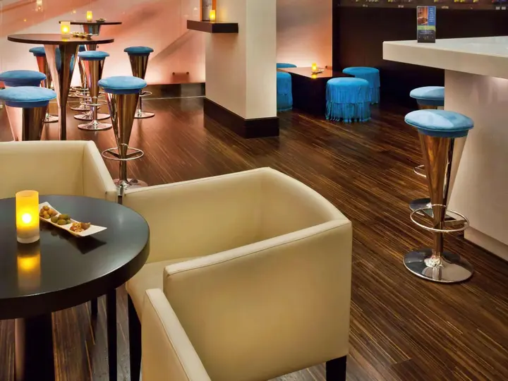 Дубай: Отель Novotel Suites Mall Avenue Dubai