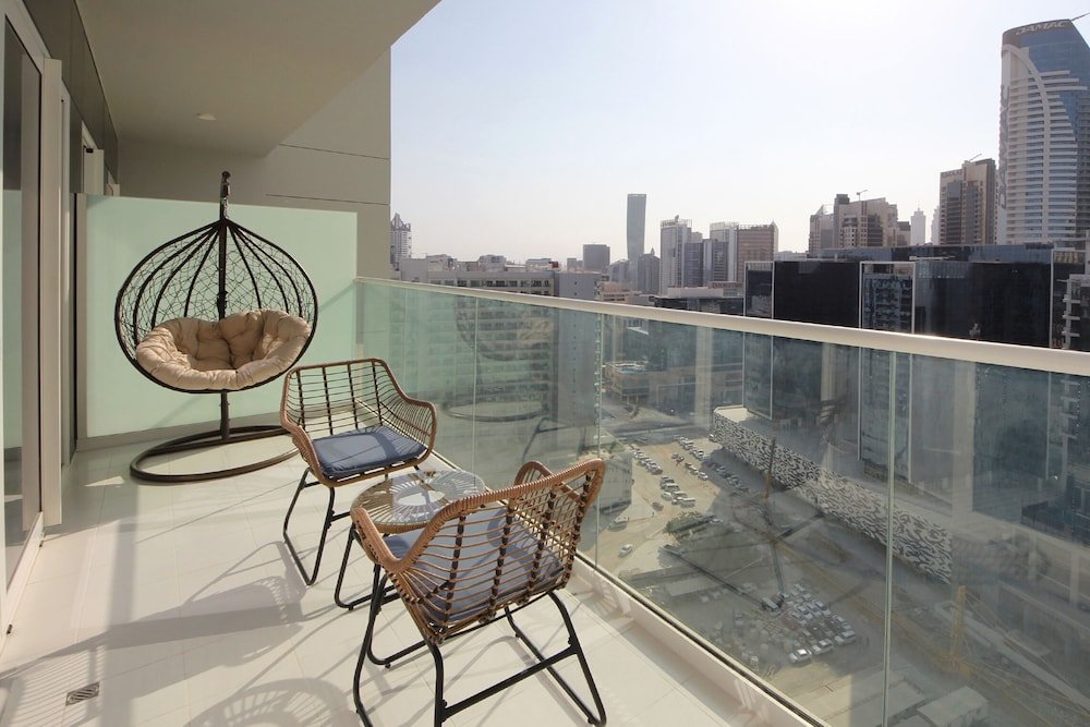 Дубай: 1 Bedroom Apartment in Reva Residences