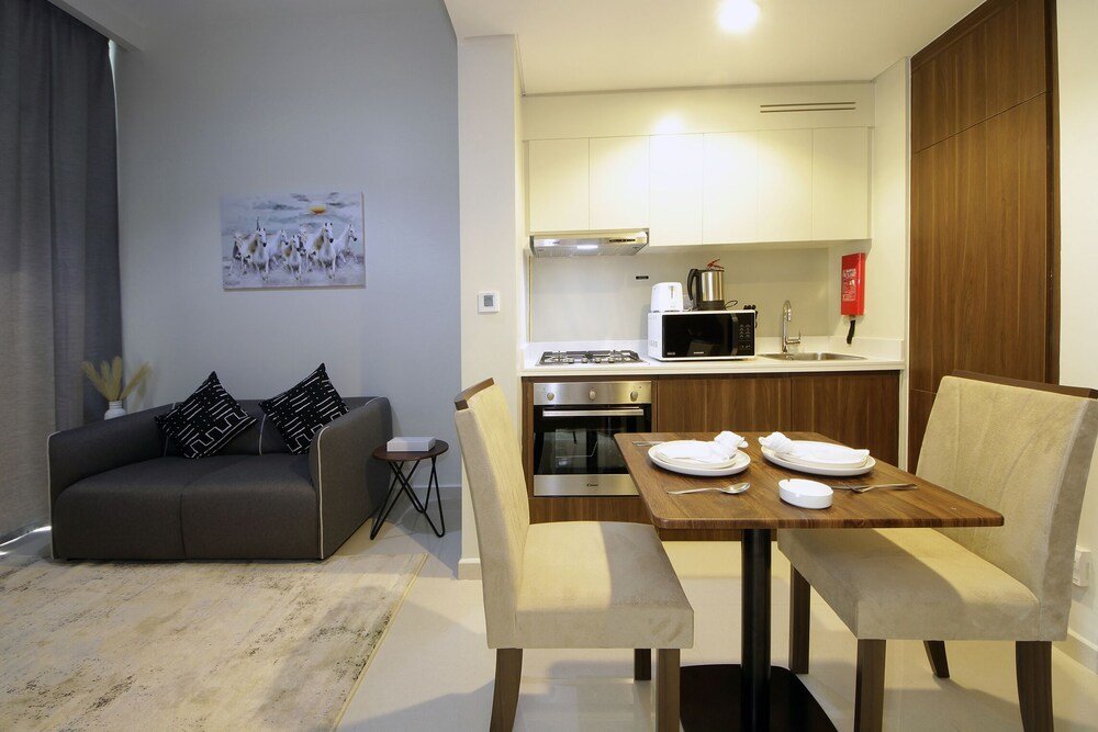 Дубай: 1 Bedroom Apartment in Reva Residences
