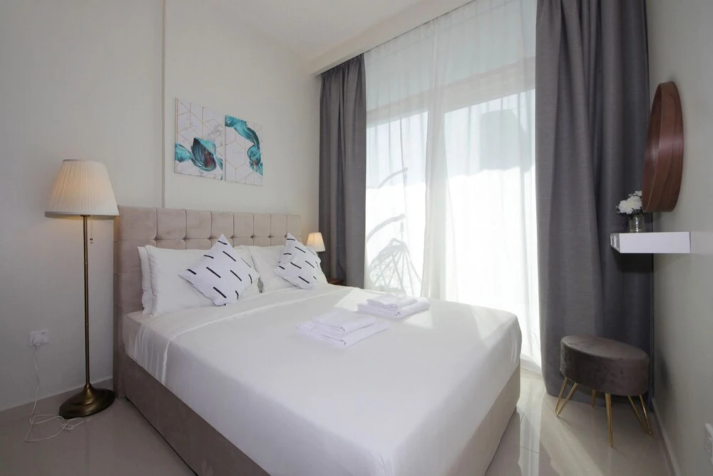 Дубай: 1 Bedroom Apartment in Reva Residences