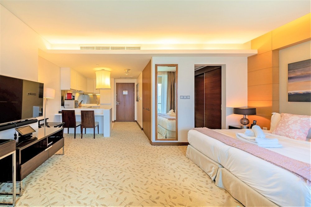 Дубай: Address Dubai mall Balcony Burj view