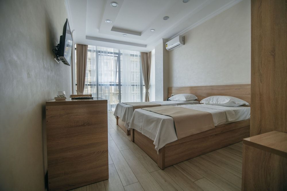 Батуми: Explore glorious Batumi and enjoy the amenities of Batumi Palace
