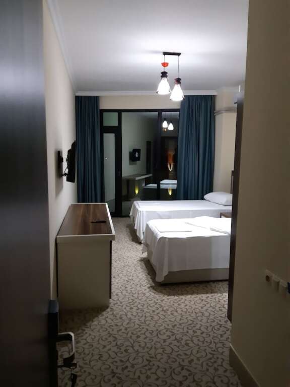 Батуми: Explore glorious Batumi and enjoy the amenities of Batumi Palace