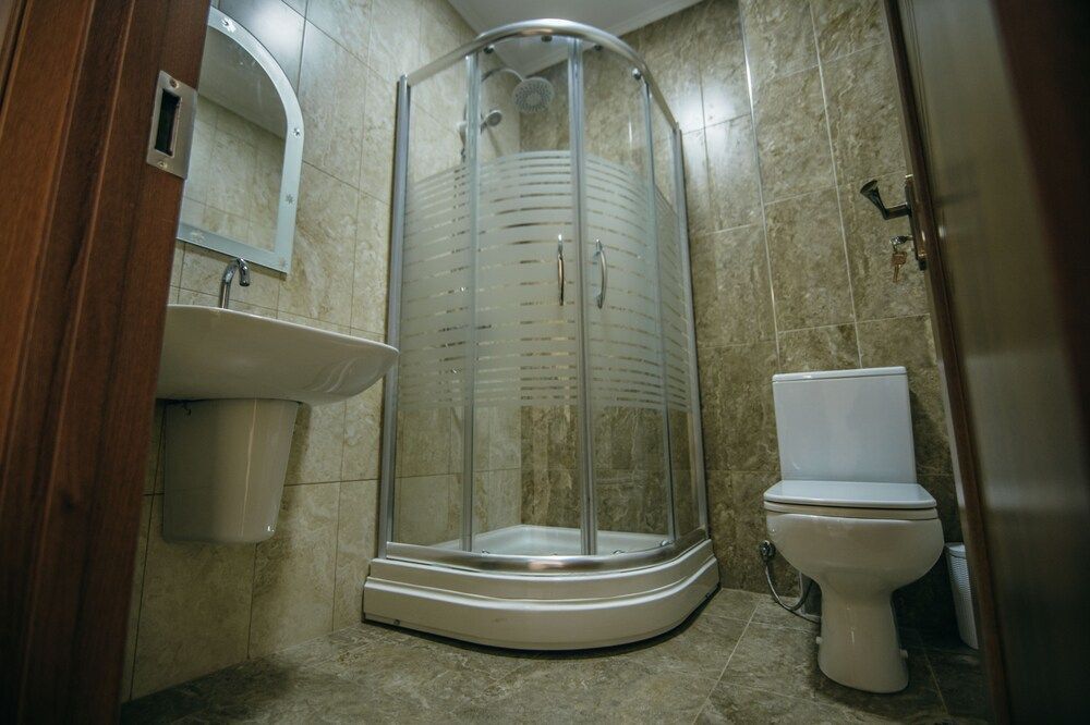 Батуми: Explore glorious Batumi and enjoy the amenities of Batumi Palace