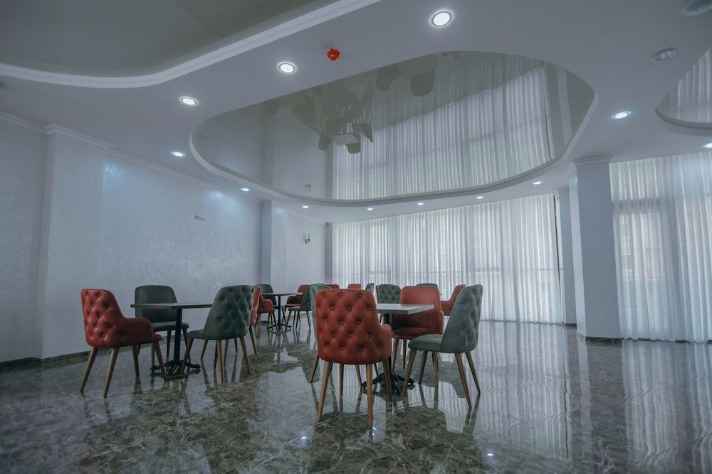 Батуми: Explore glorious Batumi and enjoy the amenities of Batumi Palace