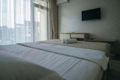 Батуми: Explore glorious Batumi and enjoy the amenities of Batumi Palace