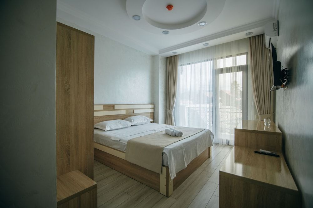 Батуми: Explore glorious Batumi and enjoy the amenities of Batumi Palace