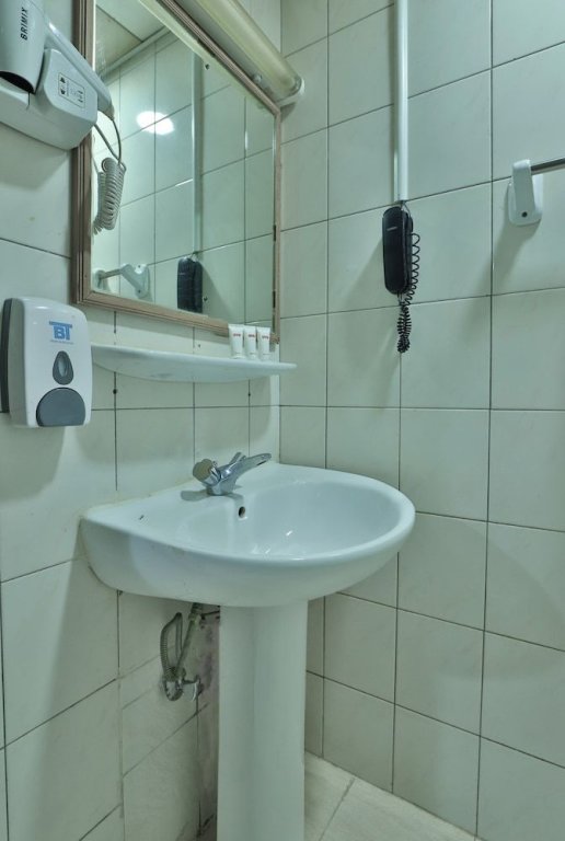 Дубай: Oyo 261 Remas Apartment